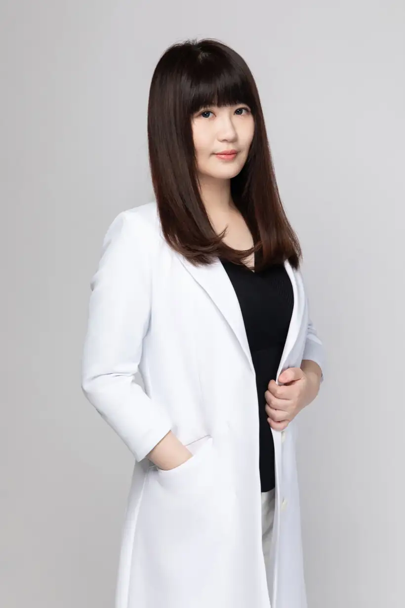 蔡宗芸醫師 白袍形象照